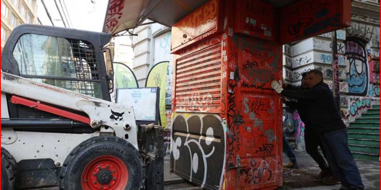 Comenzó plan de retiro de kioscos abandonados en el plan y cerros de Valparaíso
