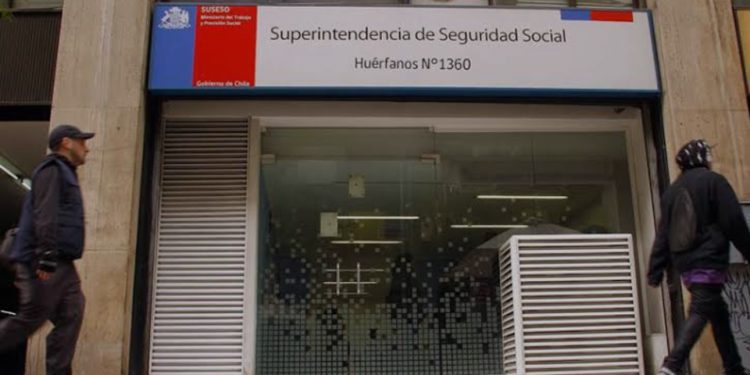 Suseso anuncia investigación por viajes durante licencias médicas en el sector privado