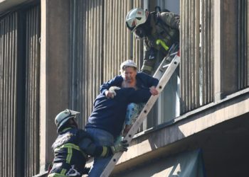 Incendio en Santiago provoca atrapados, heridos y la evacuación de jardín infantil