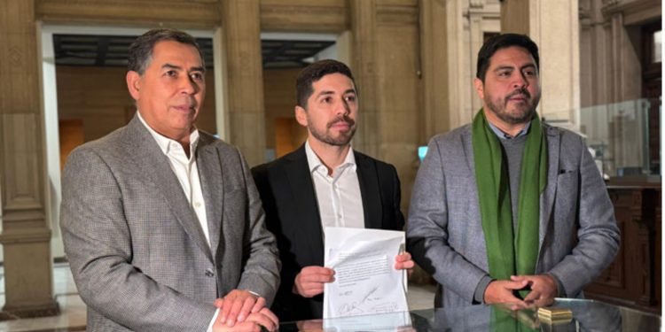 Instruyen sumario administrativo por mancha de petróleo en caleta El Membrillo