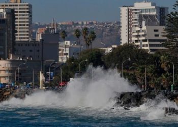 Alerta de marejadas para gran parte de la costa chilena