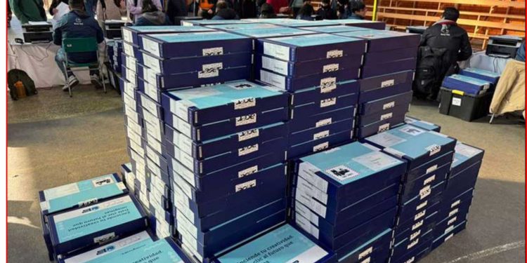 12.000 jóvenes comenzaron a recibir computadores con internet de la Beca TIC en la Región de Valparaíso