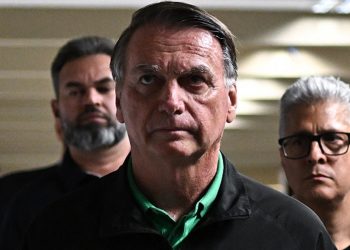 Justicia de Brasil impone a Bolsonaro la tobillera electrónica y le prohíbe usar redes sociales