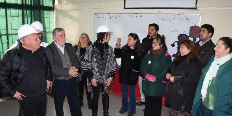 Salud y Dideco refuerzan prevención sanitaria en albergues de Quillota con capacitación sobre enfermedades respiratorias y TBC