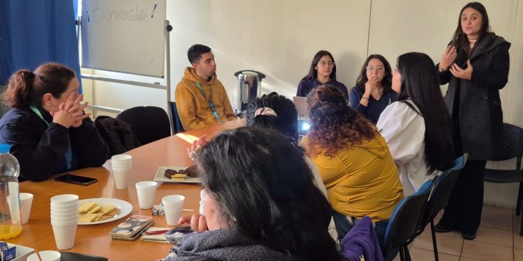 Salud y Dideco refuerzan prevención sanitaria en albergues de Quillota con capacitación sobre enfermedades respiratorias y TBC