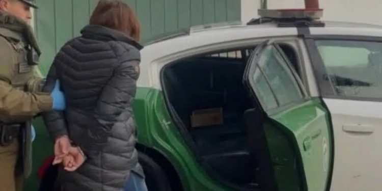 Detienen a asistente de párvulos acusada de quemar y agredir brutalmente a su hijo en Llolleo