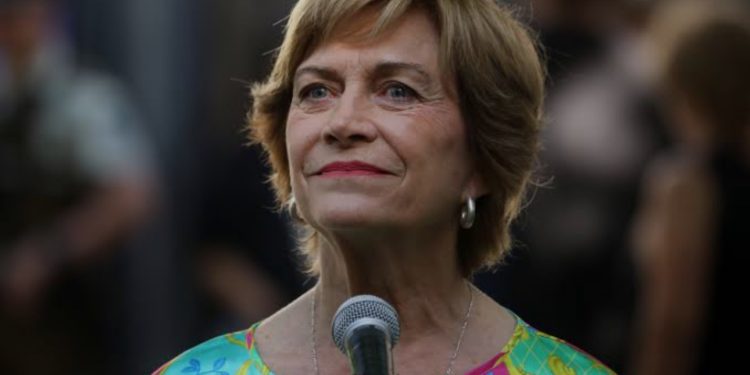 Evelyn Matthei echa pie atrás con denuncia criminal contra republicanos