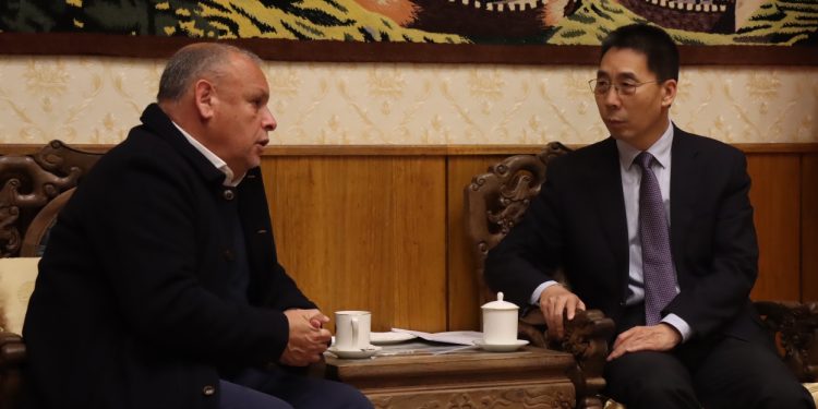 Gobernador Regional de Valparaíso se reunió con embajador de China para concretar acuerdo de cooperación turística