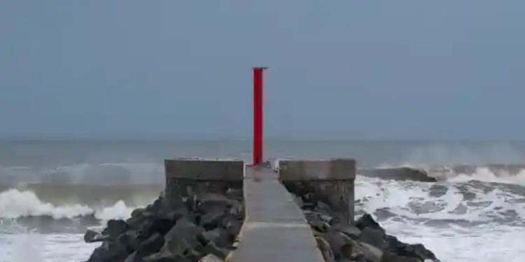 Graves daños deja terremoto 8,8 y posterior tsunami que afectó a Rusia