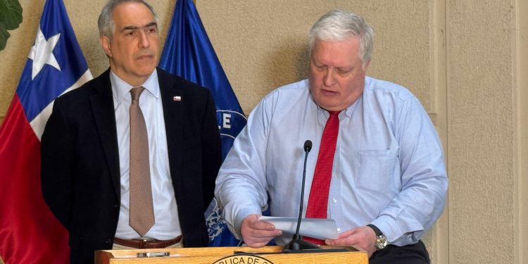 Encuentran automóvil quemado que sería del hombre asesinado en su casa en Curacaví