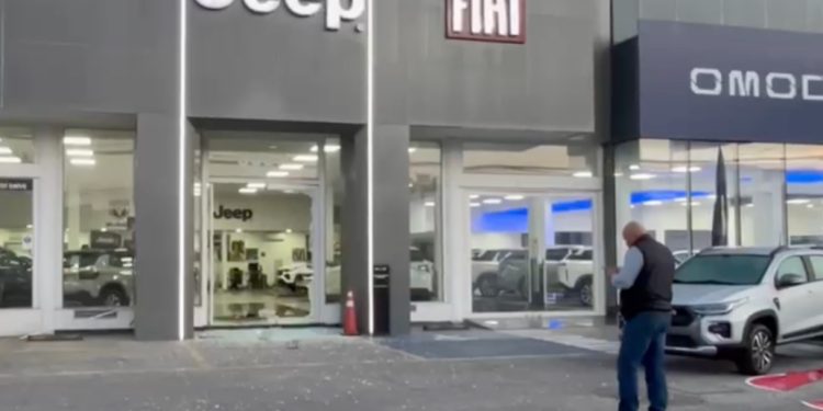 Operativo nocturno salva a tres kayakistas atrapados en el río Aconcagua en Concón