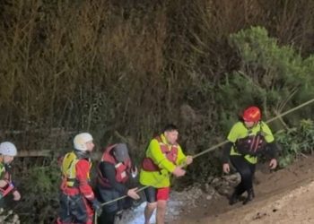 Operativo nocturno salva a tres kayakistas atrapados en el río Aconcagua en Concón