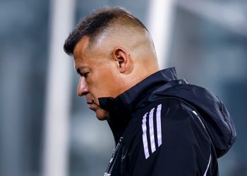 Familia presenta demanda por $600 millones contra Mall de Viña del Mar por accidente que casi le cuesta la mano a una niña escalera