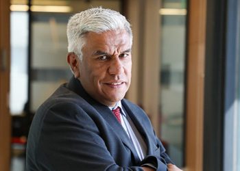 Familia presenta demanda por $600 millones contra Mall de Viña del Mar por accidente que casi le cuesta la mano a una niña escalera