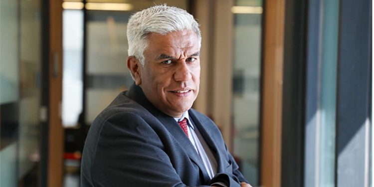 Familia presenta demanda por $600 millones contra Mall de Viña del Mar por accidente que casi le cuesta la mano a una niña escalera