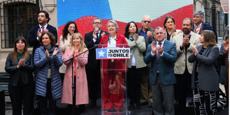 Alcaldesa de La Cruz gestiona mejoras viales con el Ministerio de Obras Públicas