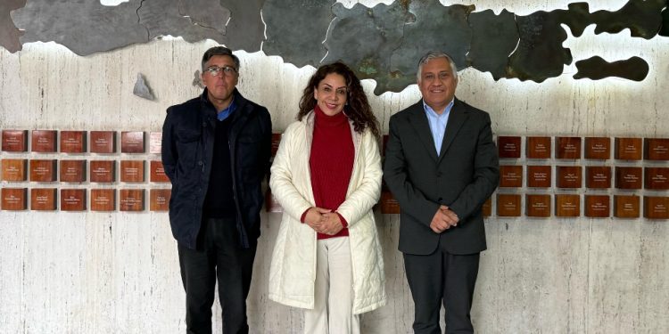 Alcaldesa de La Cruz gestiona mejoras viales con el Ministerio de Obras Públicas