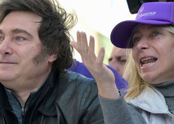 Motochorros asaltan a comerciante extranjero de Meiggs y le roban $100 millones