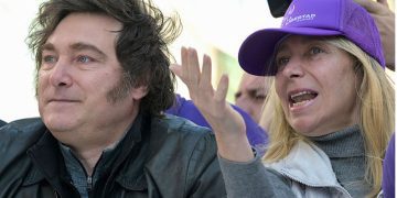 Motochorros asaltan a comerciante extranjero de Meiggs y le roban $100 millones