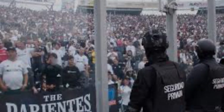 Muere hincha de Colo Colo tras caer desde el techo del Estadio Monumental