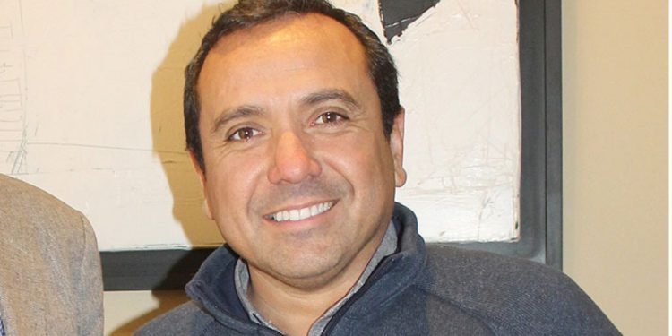 Patricio Góngora renuncia a directorio de Canal 13 tras ser vinculado a «red de bots» que beneficiaría a José Antonio Kast