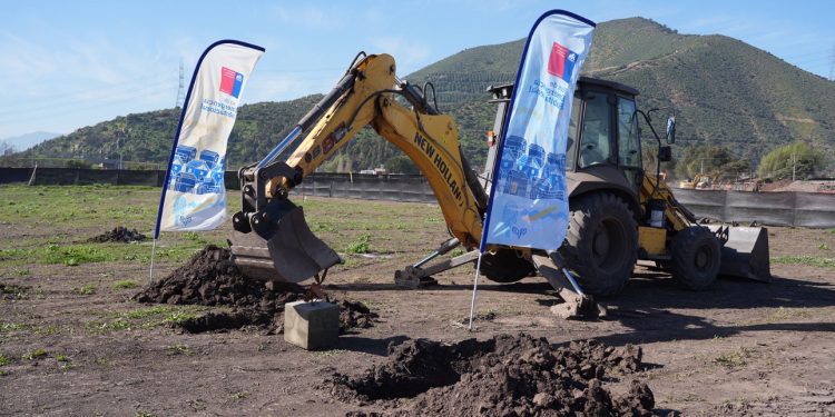 Colocan primera piedra del conjunto habitacional “Cumbres de Llay Llay” financiado a través del convenio GORE-MINVU