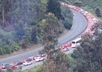 Gigantescos atochamientos por trabajos de emergencia tras lluvias en la bajada Santos Ossa