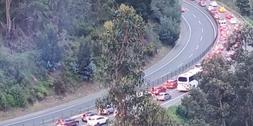 Gigantescos atochamientos por trabajos de emergencia tras lluvias en la bajada Santos Ossa