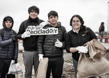 Más de 560 kilos de basura fueron retiradas desde playa Loncura en Quintero