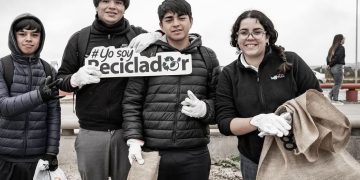 Más de 560 kilos de basura fueron retiradas desde playa Loncura en Quintero