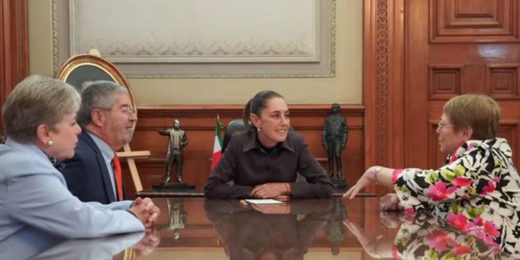 Presidenta de México recibió a Michelle Bachelet tras su nominación a la jefatura de la ONU