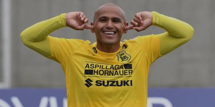 Dorothy Pérez recibe ovación del mundo empresarial en ENADE