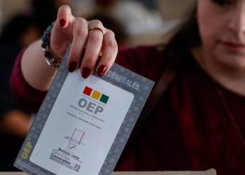 Bolivia elige presidente este domingo en segunda vuelta entre opositores, en medio de crisis económica