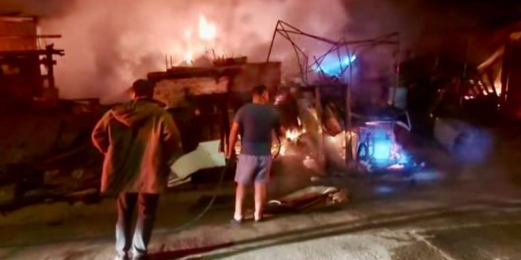Tragedia en Limache luego que dos adultos mayores fallecieran en incendio que destruyó dos viviendas
