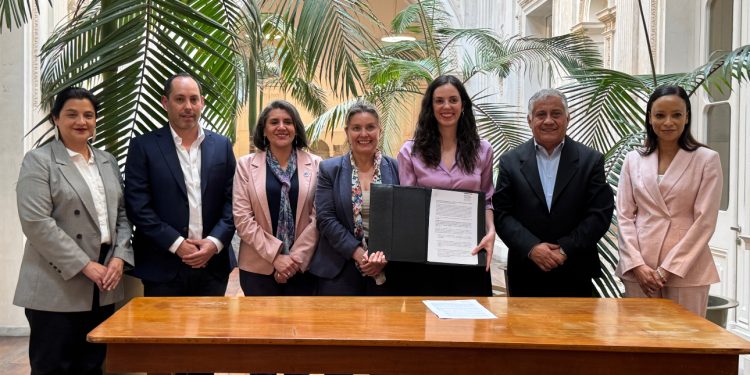 Gobierno firma compromiso interministerial para fortalecer la gestión de los Sitios de Patrimonio Mundial de Chile