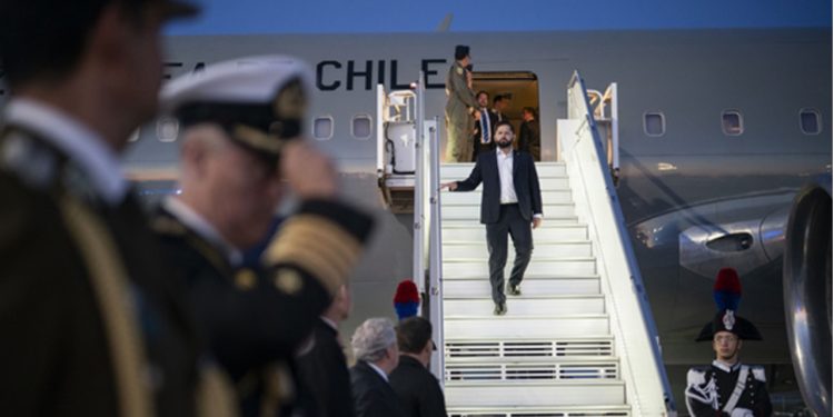 Presidente Gabriel Boric emprende viaje a Corea del Sur