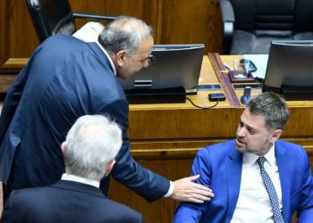 Tenso cruce entre diputado Daniel Manouchehri y senador Fidel Espinoza en acusación contra Ulloa