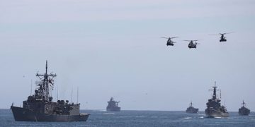Unidades navales de la Armada retornaron a Valparaíso tras entrenamiento en el sur de Chile