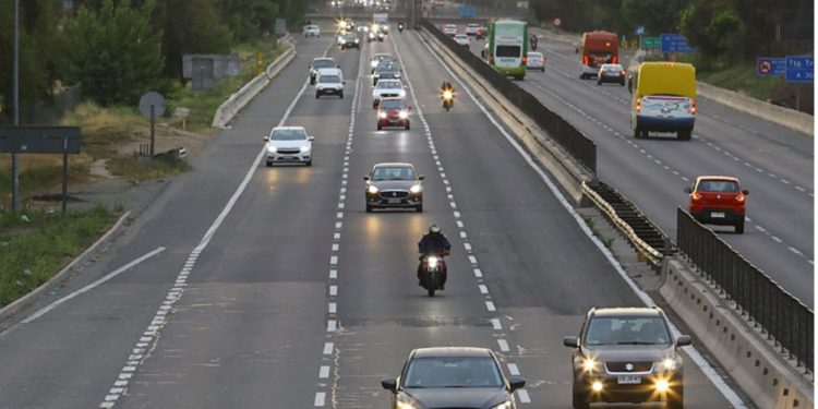 Marcelino Núñez marcó dos golazos para el triunfo de su equipo en Inglaterra