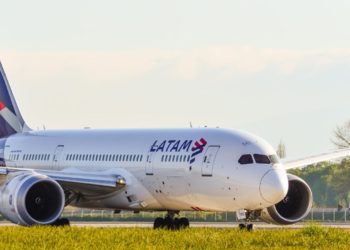 Comienza el paro de pilotos de Latam tras fallida negociación y aerolínea reprograma vuelos