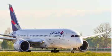 Comienza el paro de pilotos de Latam tras fallida negociación y aerolínea reprograma vuelos