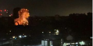 Un muerto y al menos 15 heridos por ataque masivo ruso contra capital de Ucrania