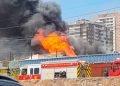 Incendio afecta al menos a cuatro locales comerciales en Viña del Mar