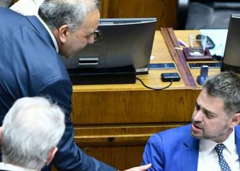 Admiten querella por injurias interpuesta por Senador Fidel Espinoza contra Diputado Manouchehri