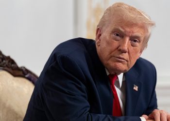 Donald Trump dice que espacio aéreo de Venezuela debe considerarse como cerrado en su totalidad