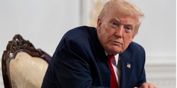 Donald Trump dice que espacio aéreo de Venezuela debe considerarse como cerrado en su totalidad