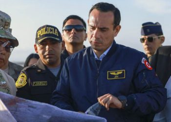 Donald Trump dice que espacio aéreo de Venezuela debe considerarse como cerrado en su totalidad