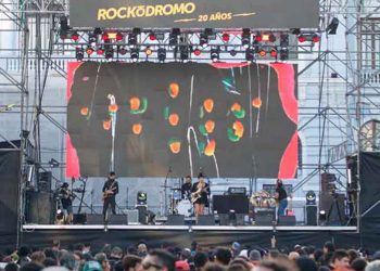 Donald Trump dice que espacio aéreo de Venezuela debe considerarse como cerrado en su totalidad