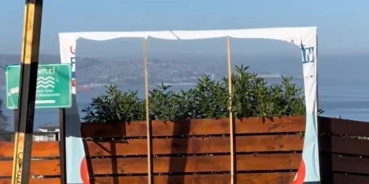 Detienen a sujeto que rompía carteles de candidata RN y la amenazó con cuchillo