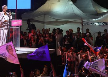 Golpes de calor en adultos mayores: cómo prevenir este riesgo silencioso que amenaza a más de un millón de personas en Chile